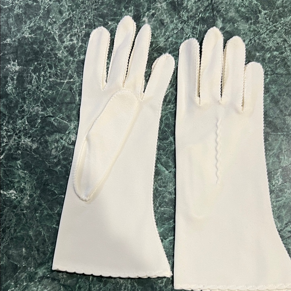 Elegant Vintage White Women's Gloves